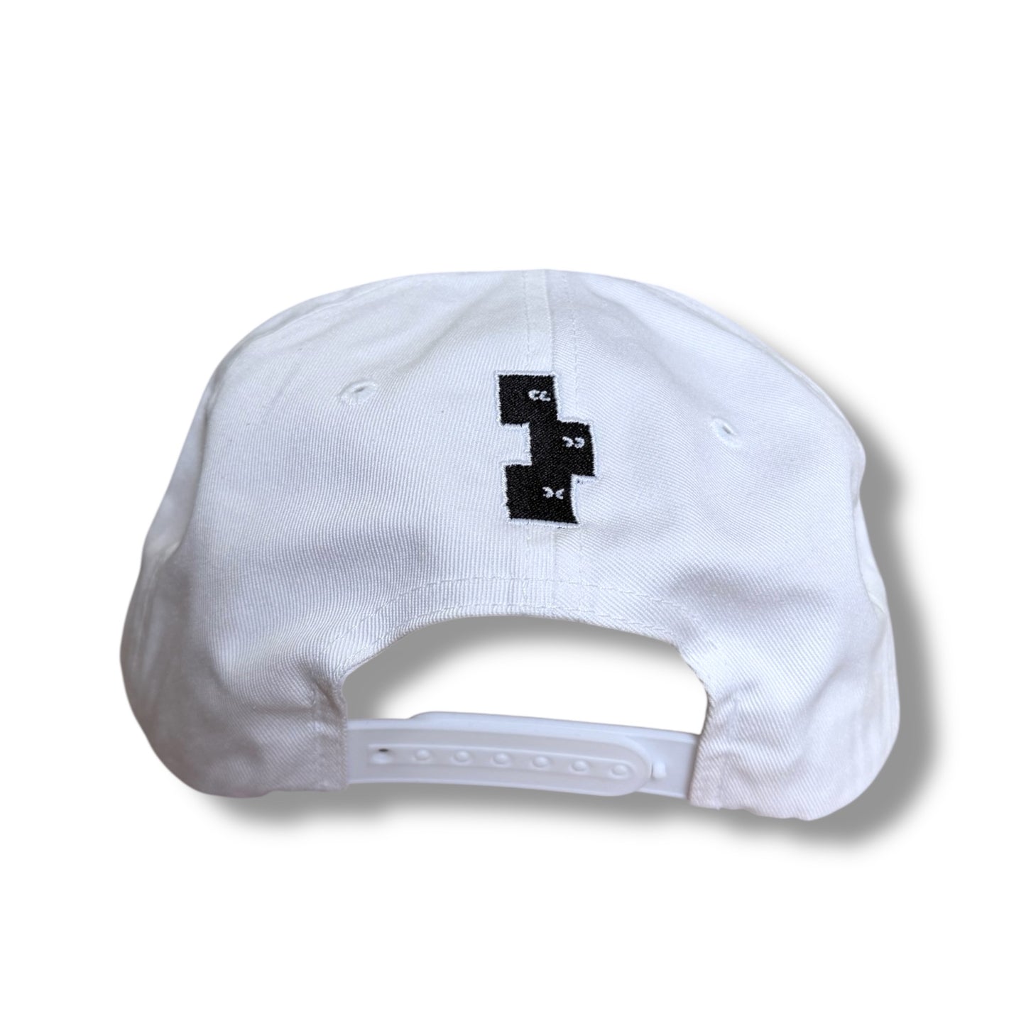 BLACK AND WHITE 5 PANEL SNAPBACK HAT